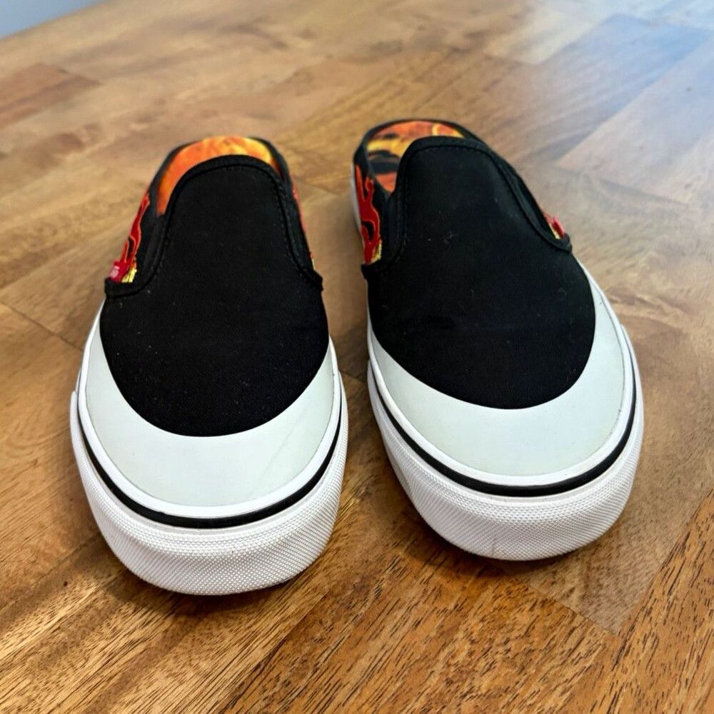 VANS Slip-On Low Top Sneaker Flame Print Black/White/Red Men’s 6.5, Woman’s 8